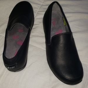 NWOT Ahnu Penny loafers, black, 9.5M